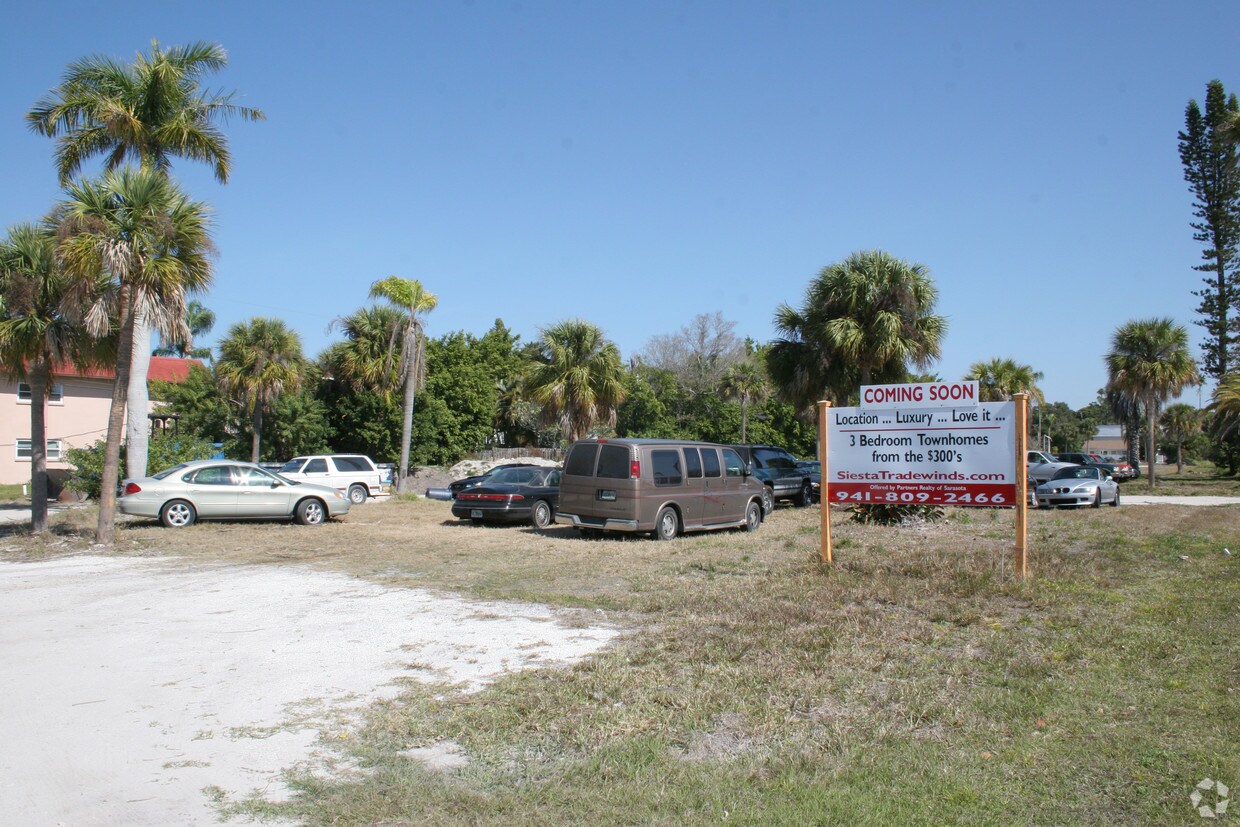 Primary Photo - 1607 Stickney Point Rd