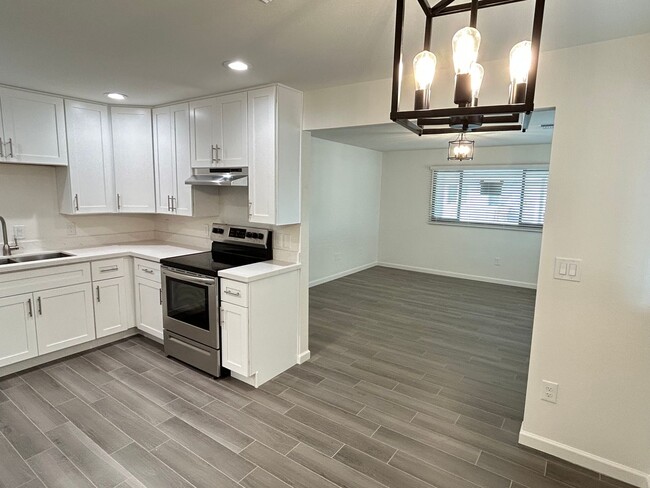 Foto del edificio - Remodeled Home Near Downtown Chandler!