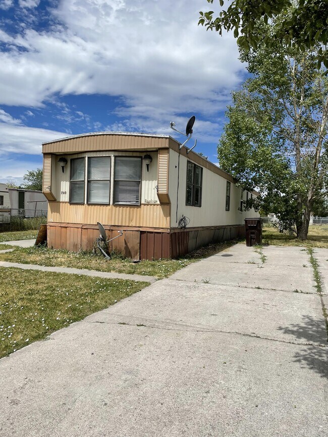 Building Photo - 760 Eve Dr