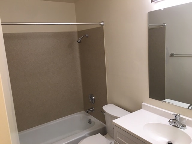 Building Photo - Corner Manor Apartments - 1 bedroom