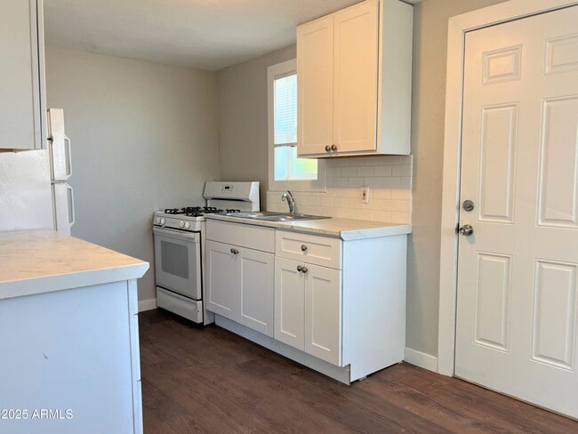 Foto del edificio - 1125 E Devonshire Ave