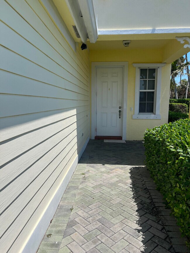 Foto del edificio - 2100 Mariner Bay Blvd