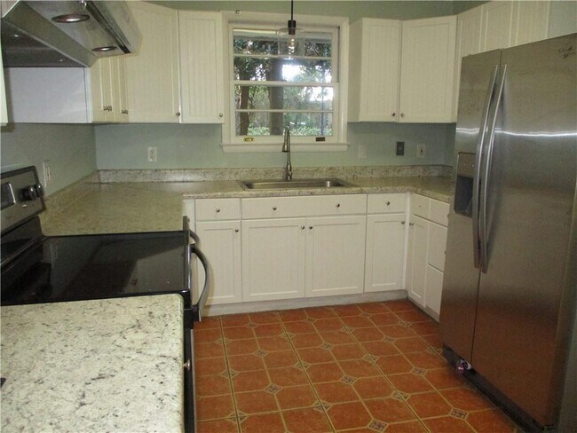 Building Photo - 112 Highland Ave