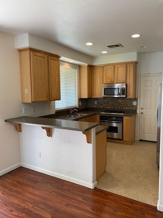 Foto del edificio - North Natomas 2 Story 4 bed 2.5 bath 2 Car...