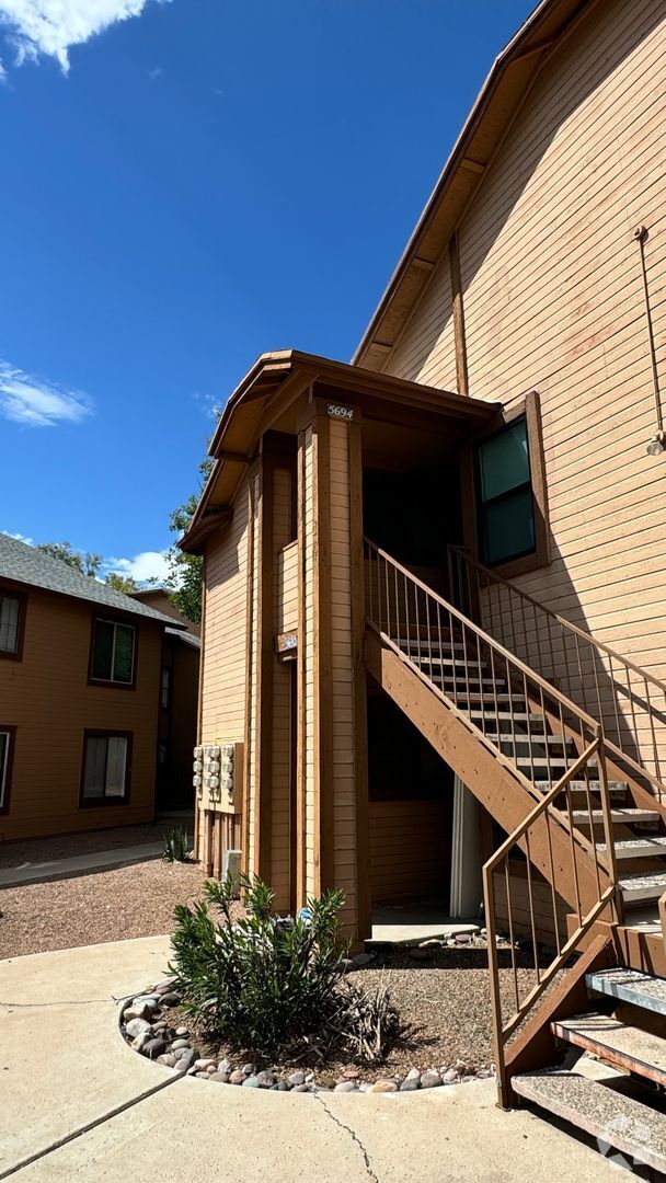 Building Photo - 5694 S Wood Crest Dr