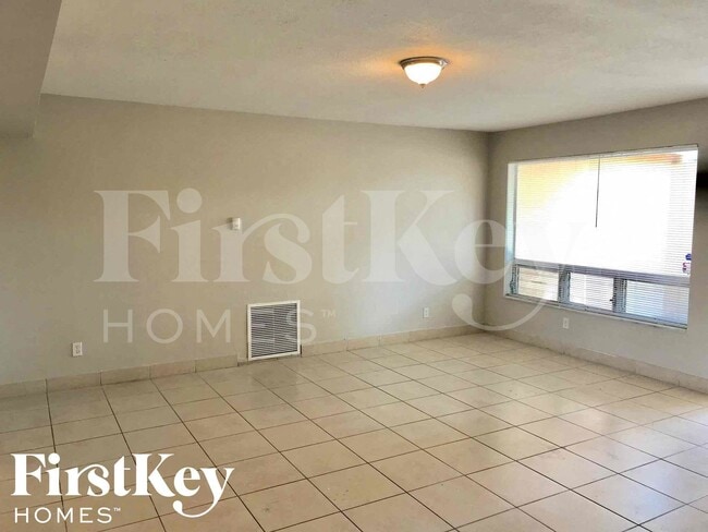 Foto del edificio - 3427 NW 37th St