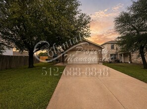 Building Photo - 200 Meadow Park Dr