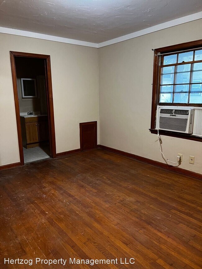 Building Photo - 1 br, 1 bath House - 549 N 10th St