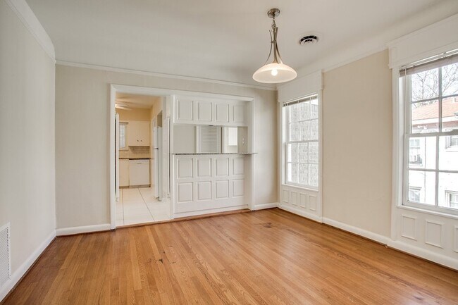 Foto del edificio - 4301 Emerson Ave