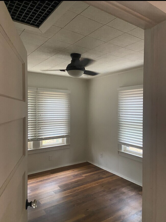 Building Photo - 206 E Paschal St