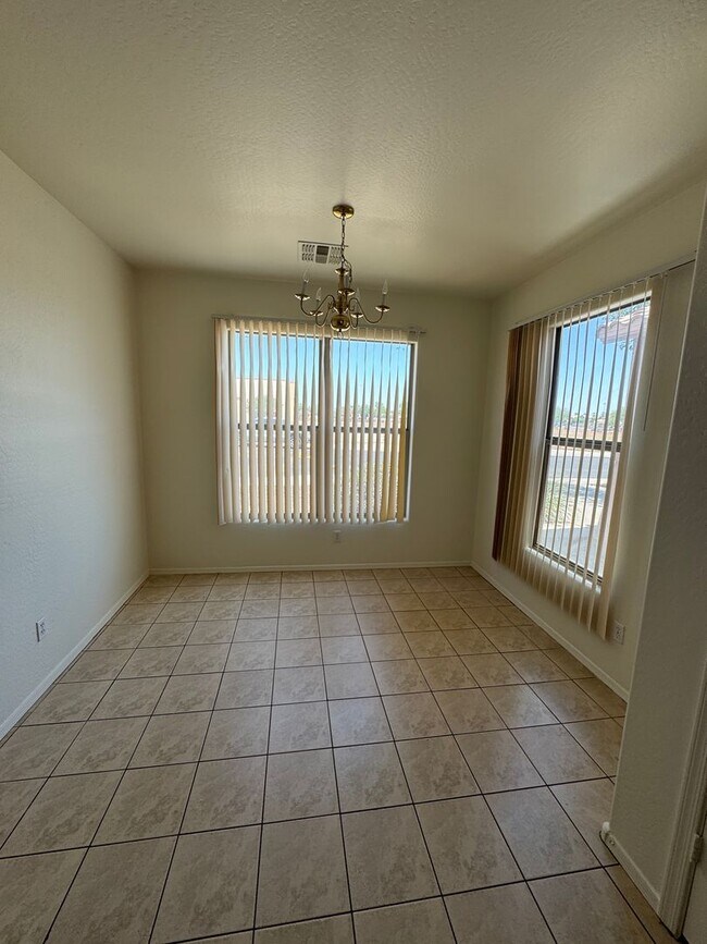 Building Photo - NEW PAINT, NEW CARPET Spacious 3 bedroom p...