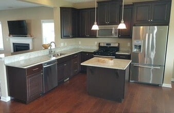Building Photo - 776 Freedom Dr