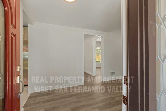 Building Photo - Beautifully Remodeled Single Family Home with Pool
