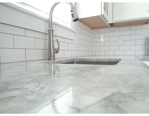 Foto del edificio - 285 Maple Rd