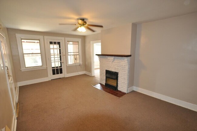Foto del edificio - Large 2-3 Bed Apt. Beaver Falls! - $795 NO...