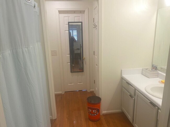 Building Photo - Two bedroom one and a half bath house for ...