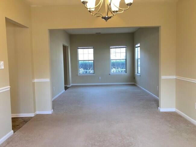 Foto del edificio - 1301 Whistle Town Ct
