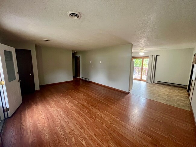 Foto del edificio - 4 Bed | 2 Bath | House