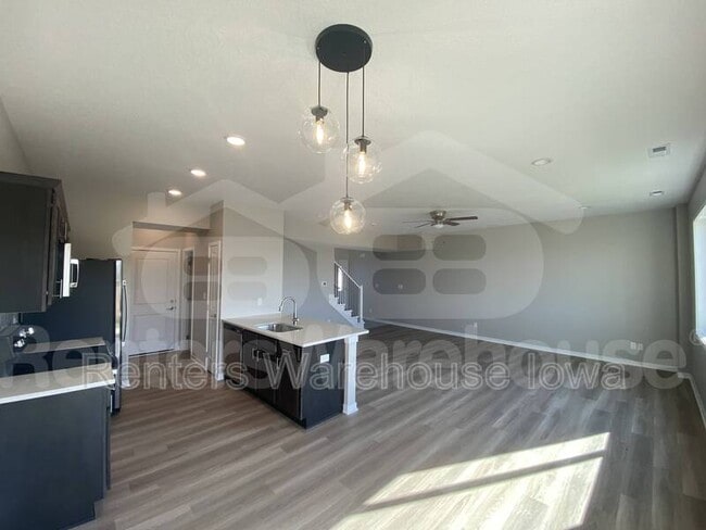 Building Photo - 7000 Lake Hill Dr