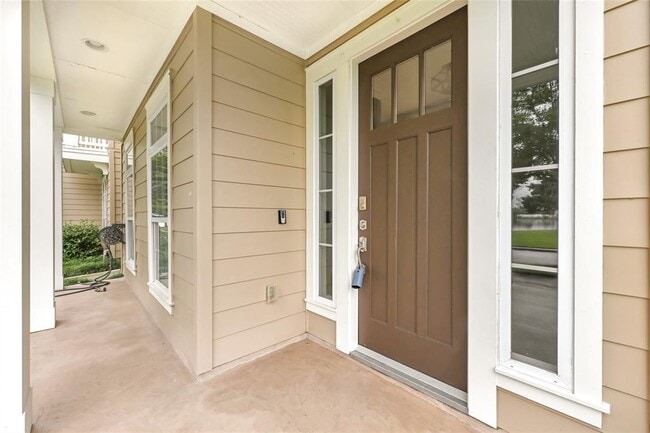 Building Photo - 210 Breezy Way