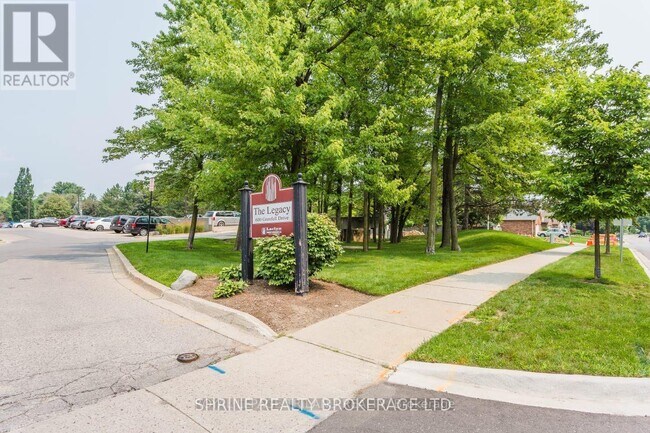 Photo du bâtiment - 600 Grenfell Dr