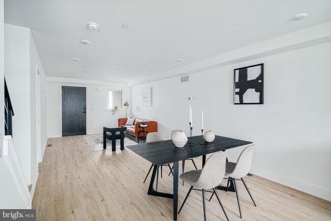 Building Photo - 2607 E Boston St