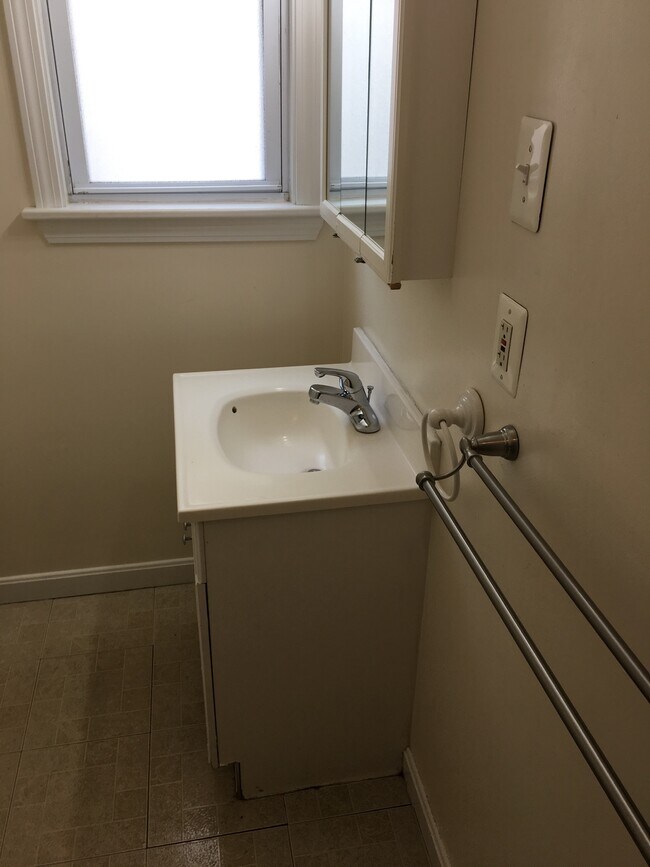 Bathroom - 32 Clinton St