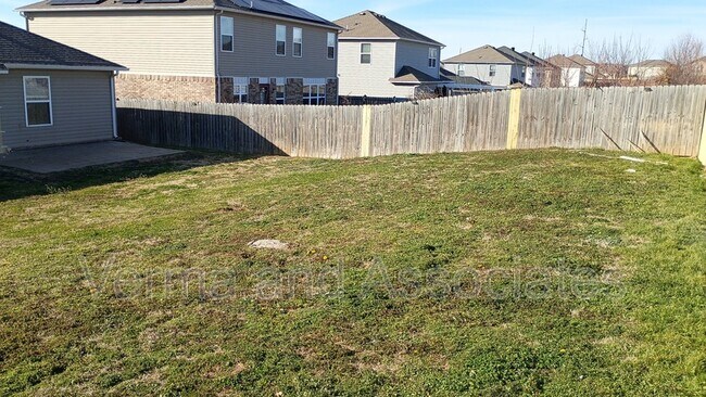 Foto del edificio - 905 SW Loudon Dr