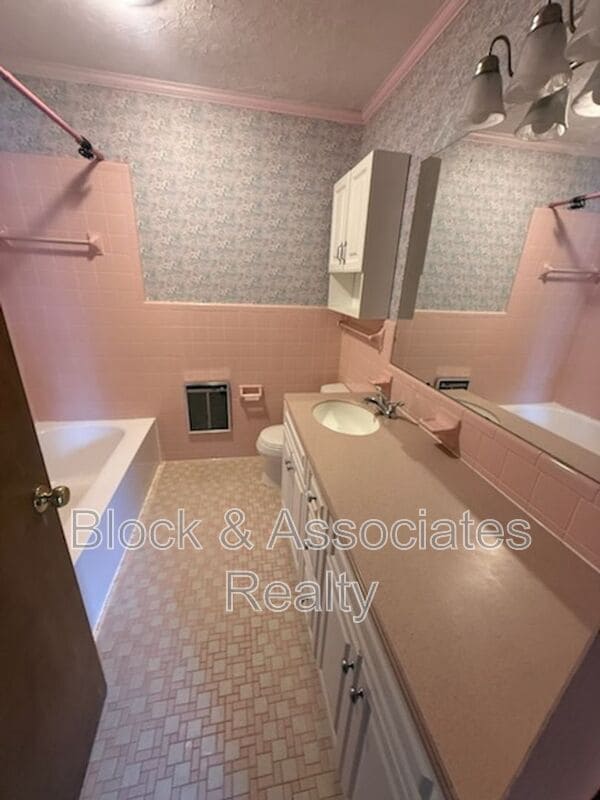 Building Photo - 304 Swaim St