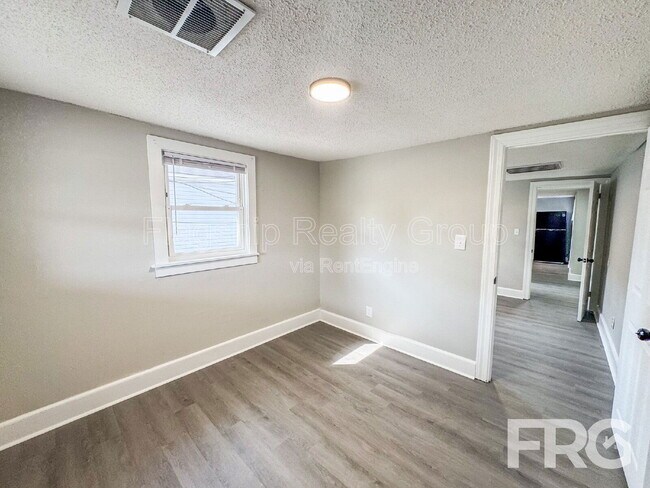Foto del edificio - 600 Howell St