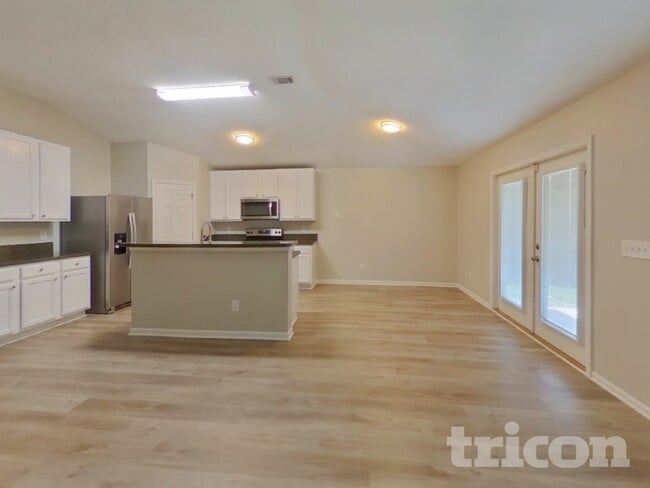 Building Photo - 15180 Bareback Dr