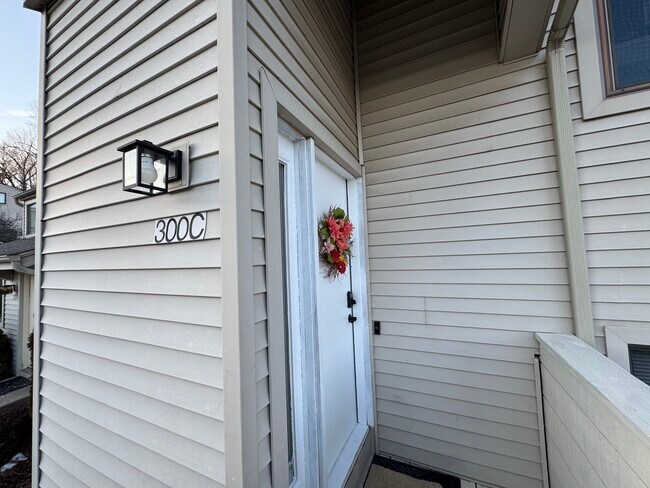 Foto del edificio - 300 Brittany Farms Rd