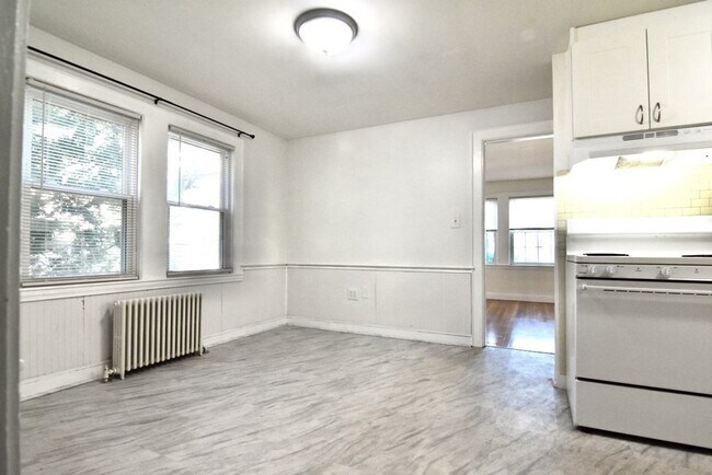Building Photo - 139 Cushing Ave