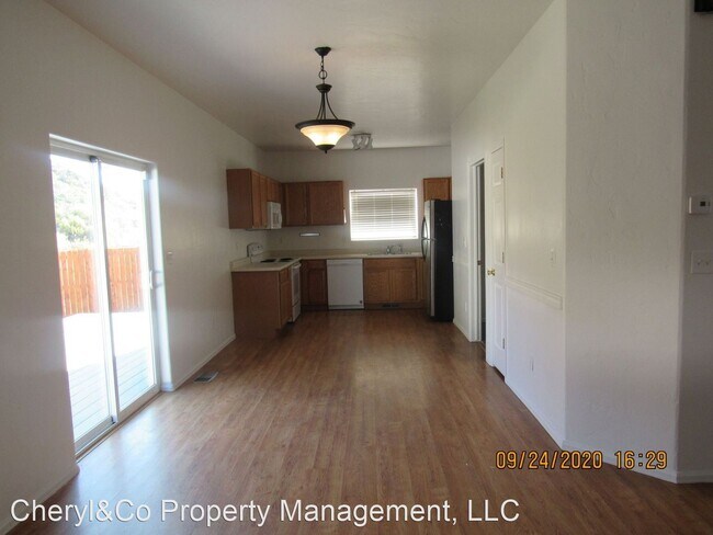 Building Photo - 4 br, 2.5 bath House - 2268 Acacia Avenue