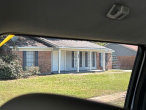 Building Photo - 3802 Heritage Dr N