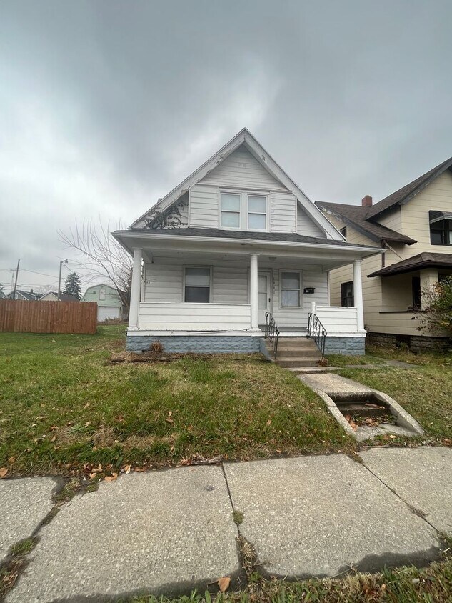 Primary Photo - 2 Bedroom House - East Toledo