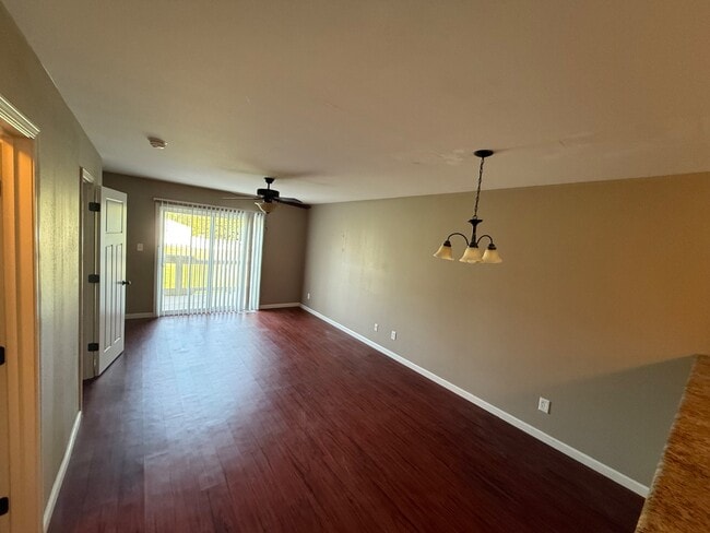 Photo - 526 Nepute St House