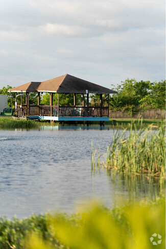 Building Photo - 2231 E Bayshore Dr