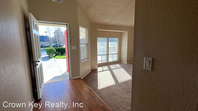 Building Photo - 4 br, 2 bath House - 831 Tennis Lane