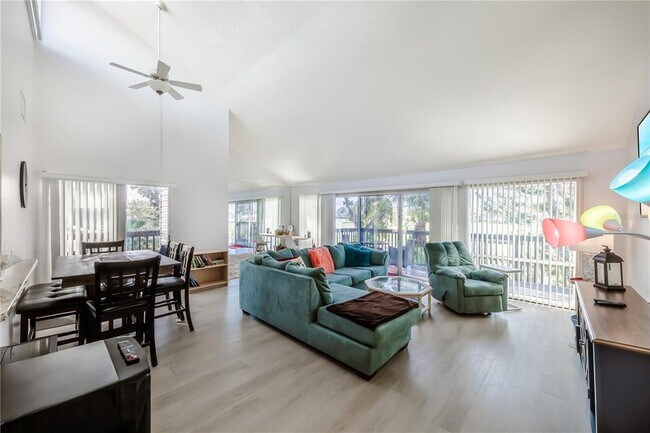 Foto del edificio - 722 White Pine Tree Rd