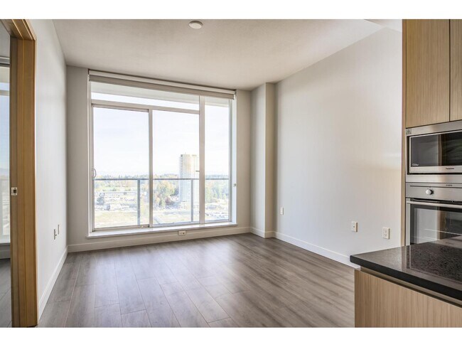 Photo du bâtiment - 13495 Central Ave