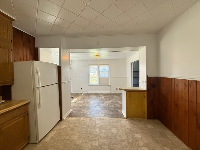 Cocina con vistas al comedor - 109 W 9th Ave