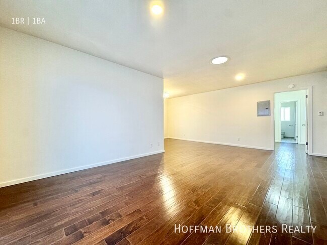 Foto del edificio - 8229 De Longpre Ave