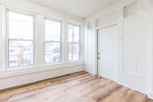 Foto del edificio - 425 Hays Ave