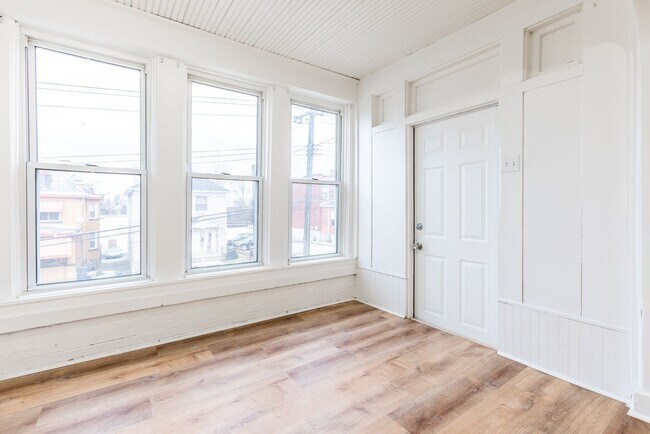 Photo - 425 Hays Ave Apartment