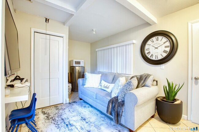 Foto del edificio - 60 Lawn Ave