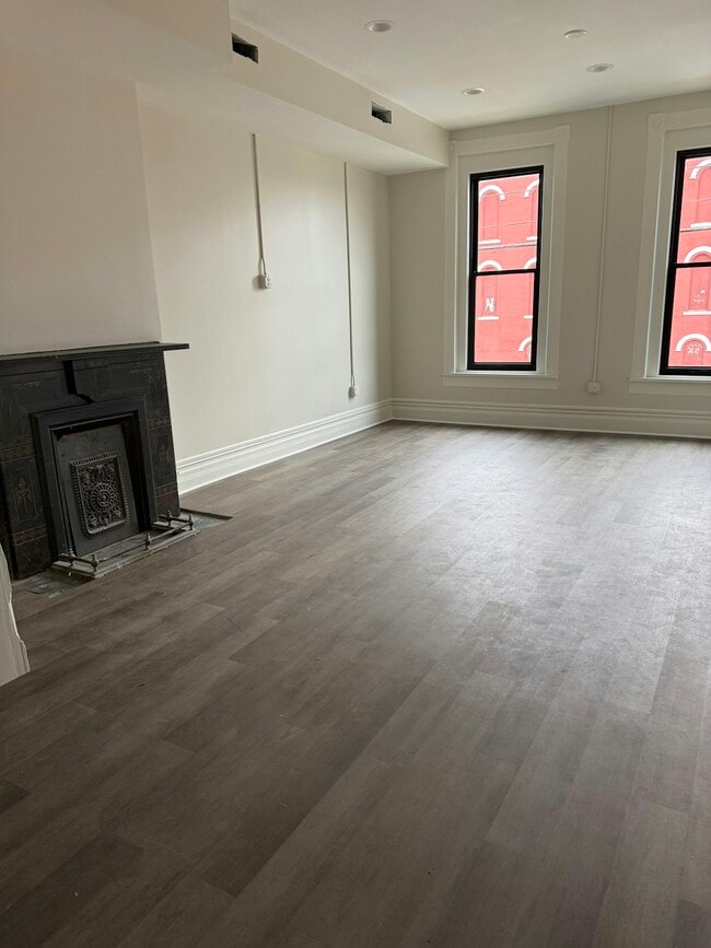 Foto del edificio - 106 E Erie St