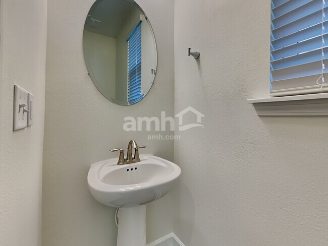 Foto del edificio - 1055 Tan Tara Trl