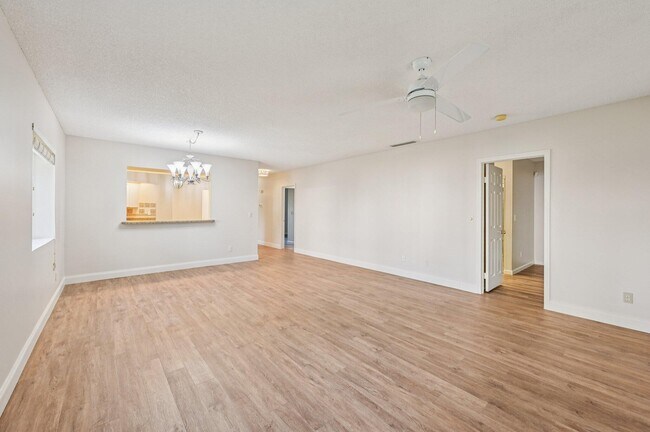 Foto del edificio - 1103 Duncan Cir