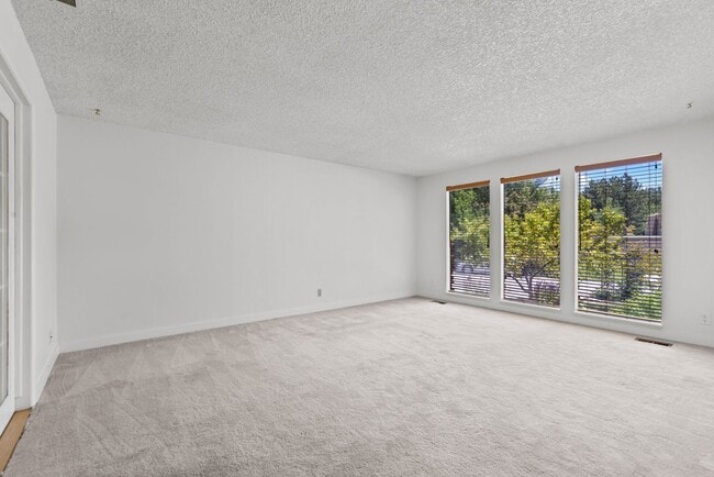 Building Photo - Home Sweet Home in Exclusive Warm Springs Mesa